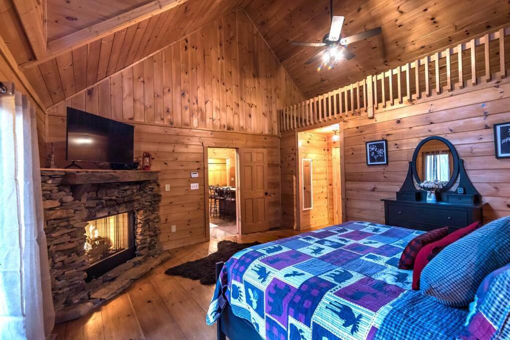 Private Creekside Cabin+Hot Tub,Pool Table, & Pets Ellijay Buitenkant foto