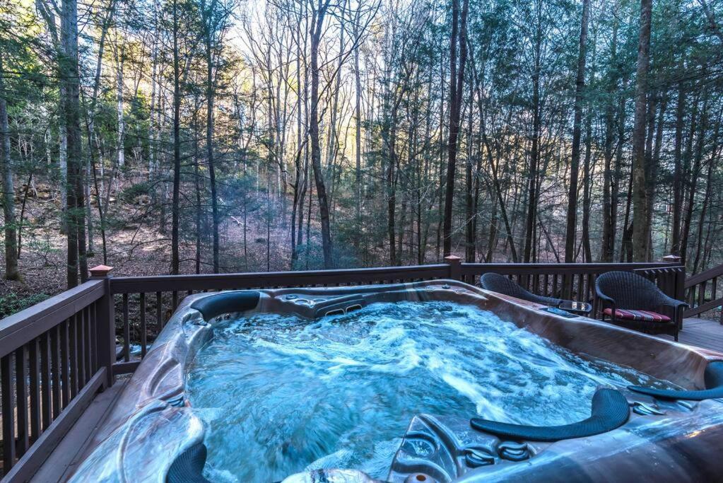 Private Creekside Cabin+Hot Tub,Pool Table, & Pets Ellijay Buitenkant foto